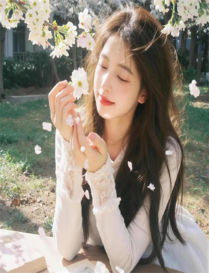 《朝阳之于夜》象征符号里程碑式的：隐喻意义与文化内涵，特别收录